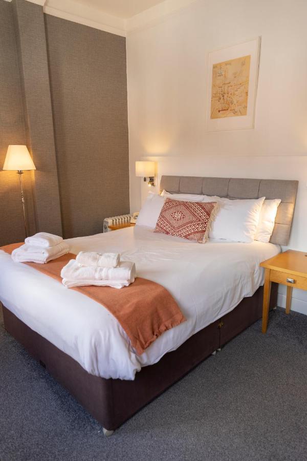 The Arms Hotel 3*