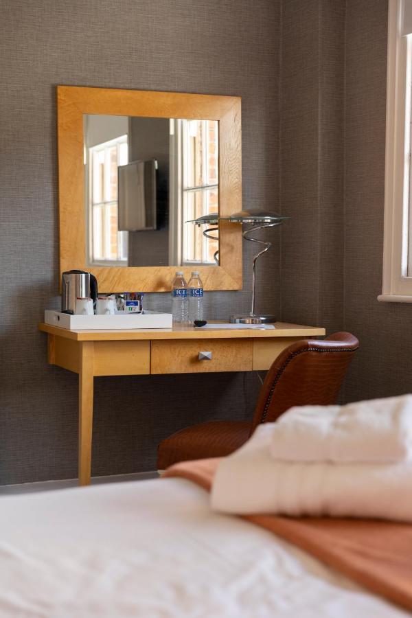 The Arms Hotel 3*